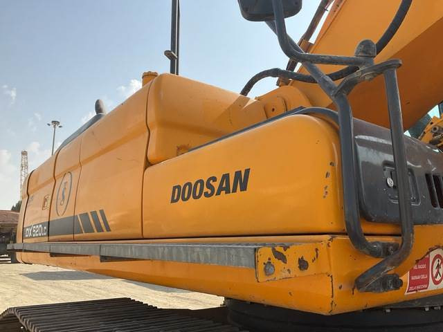 Гусеничный экскаватор Doosan DX520LC: фото 9