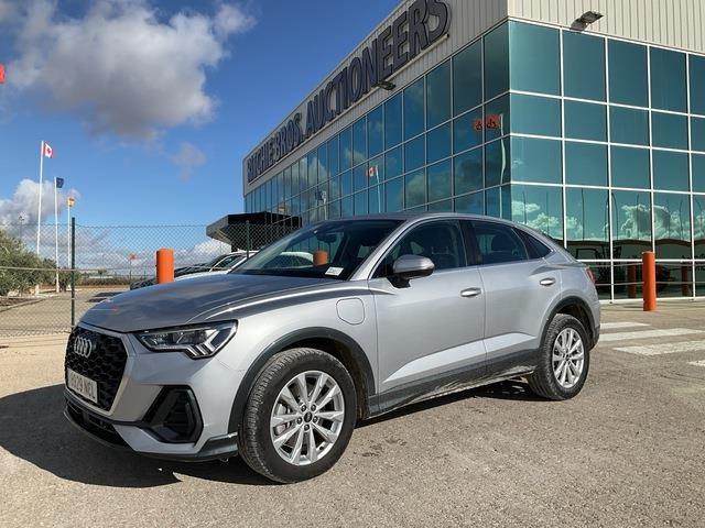 Audi Q3 - Легковой автомобиль: фото 1 Audi Q3 - Легковой автомобиль: фото 1