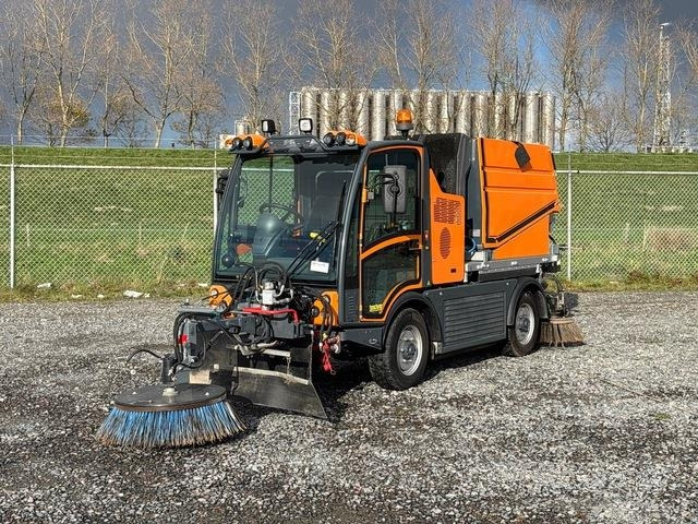 Boschung Pony P4T - Подметально-уборочная машина: фото 2 Boschung Pony P4T - Подметально-уборочная машина: фото 2