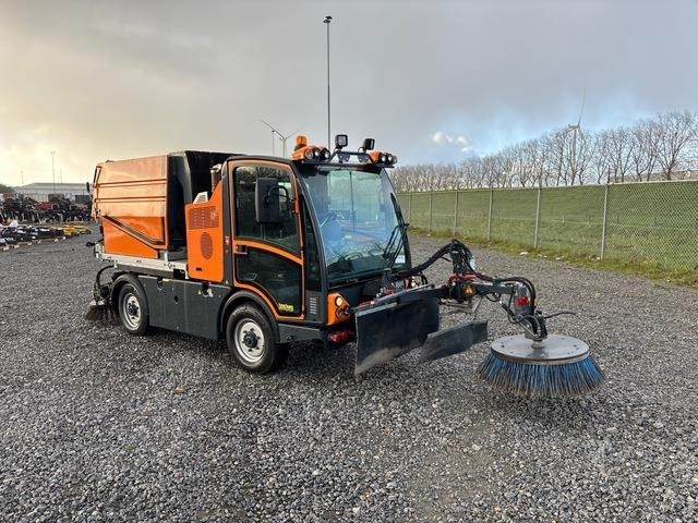 Boschung Pony P4T - Подметально-уборочная машина: фото 5 Boschung Pony P4T - Подметально-уборочная машина: фото 5