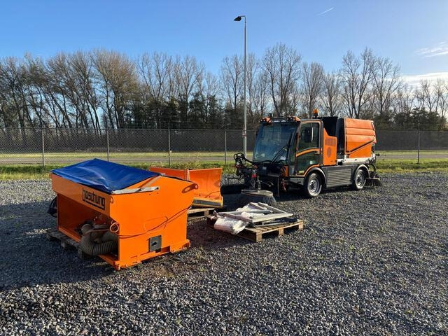 Boschung Pony P4T - Подметально-уборочная машина: фото 1 Boschung Pony P4T - Подметально-уборочная машина: фото 1