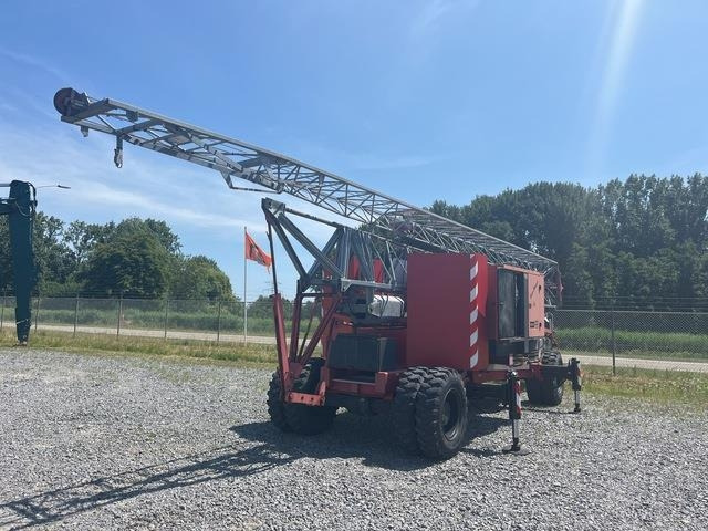 Montalift 102S-4WD(S) - Башенный кран: фото 1 Montalift 102S-4WD(S) - Башенный кран: фото 1