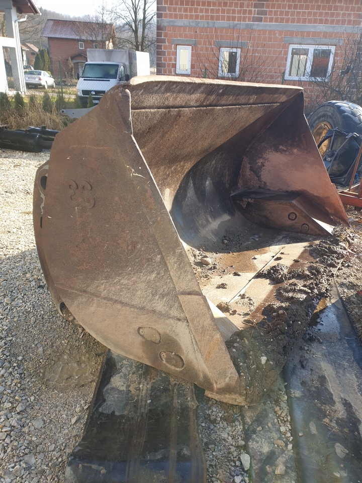 - Ковш для погрузчика: фото 1 - Ковш для погрузчика: фото 1