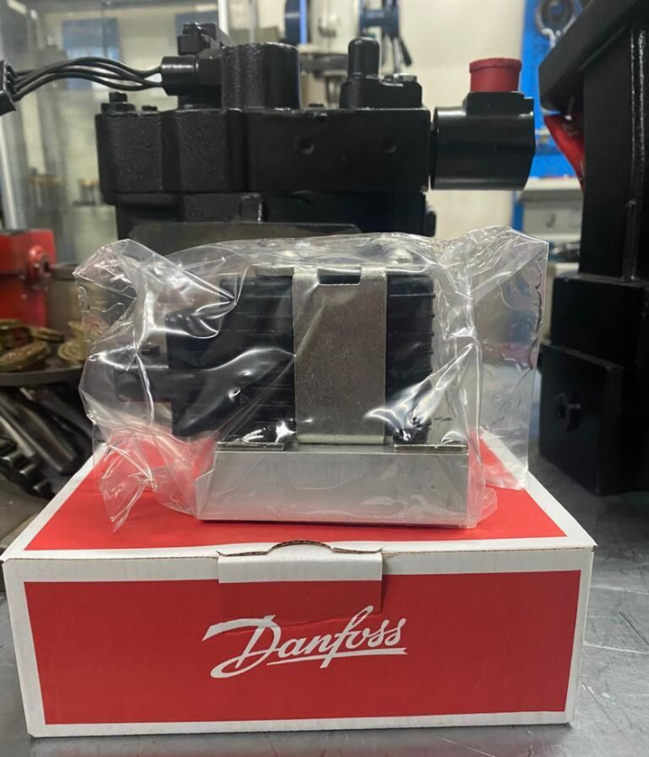 Danfoss MOOG Valfi Sauer-Danfoss MCV116G4201 for BOMAG construction roller - Гидравлика для Катков: фото 1 Danfoss MOOG Valfi Sauer-Danfoss MCV116G4201 for BOMAG construction roller - Гидравлика для Катков: фото 1