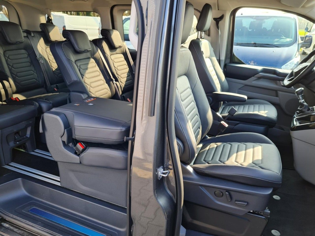 Ford Tourneo Custom 320 Titanium X L1 AHK LED LMF NAV - Пассажирский фургон: фото 4 Ford Tourneo Custom 320 Titanium X L1 AHK LED LMF NAV - Пассажирский фургон: фото 4