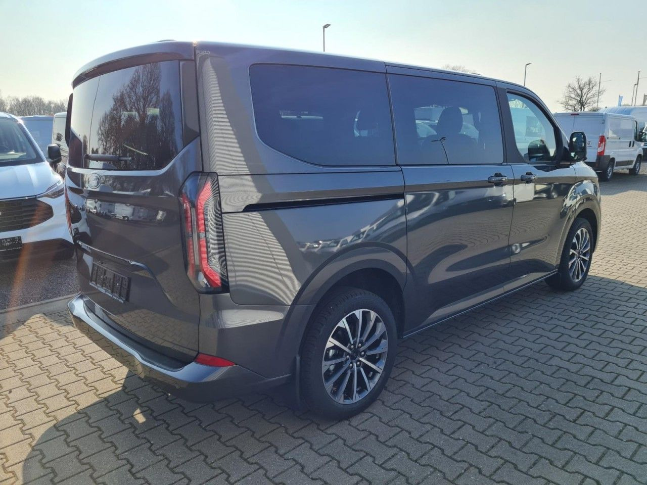 Ford Tourneo Custom 320 Titanium X L1 AHK LED LMF NAV - Пассажирский фургон: фото 5 Ford Tourneo Custom 320 Titanium X L1 AHK LED LMF NAV - Пассажирский фургон: фото 5