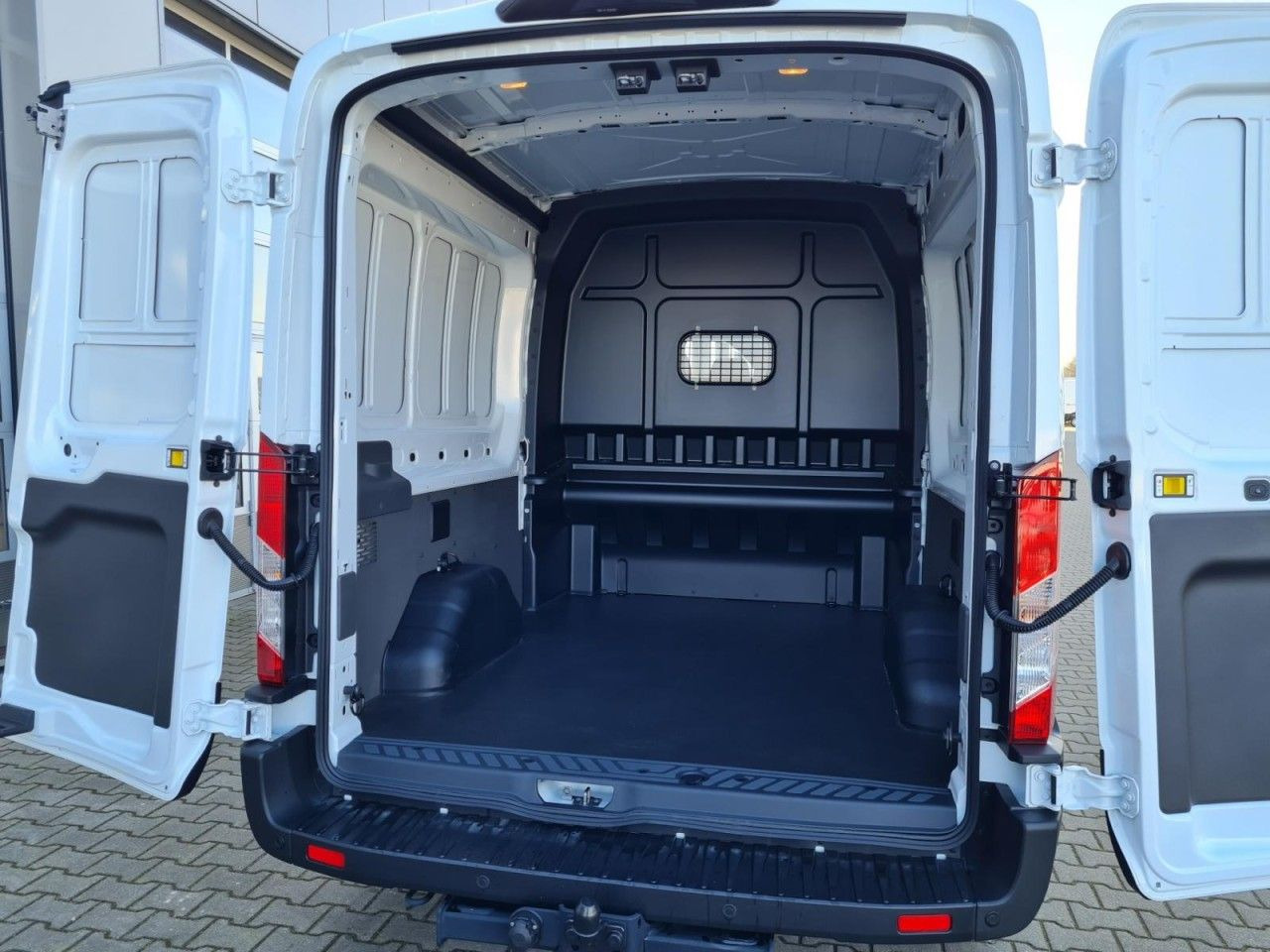 Цельнометаллический фургон Ford Transit 350 Kasten Doka mixto TDCi L3 Trend AHK: фото 20