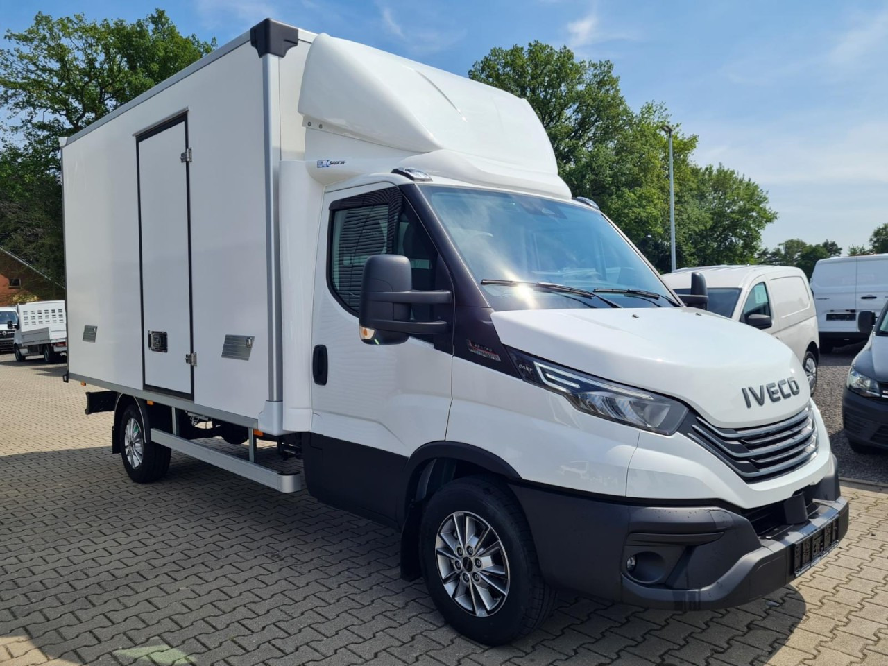 Iveco DAILY 35S18 Koffer Automatik ALU KAMERA NAVI TEMPOMAT - Фургон с закрытым кузовом: фото 3 Iveco DAILY 35S18 Koffer Automatik ALU KAMERA NAVI TEMPOMAT - Фургон с закрытым кузовом: фото 3