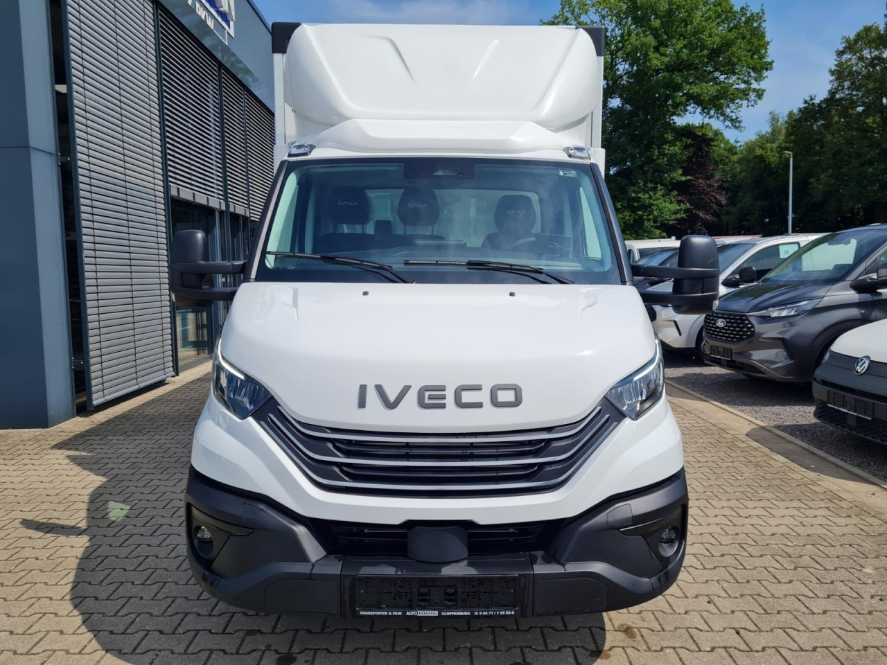 Iveco DAILY 35S18 Koffer Automatik ALU KAMERA NAVI TEMPOMAT - Фургон с закрытым кузовом: фото 2 Iveco DAILY 35S18 Koffer Automatik ALU KAMERA NAVI TEMPOMAT - Фургон с закрытым кузовом: фото 2