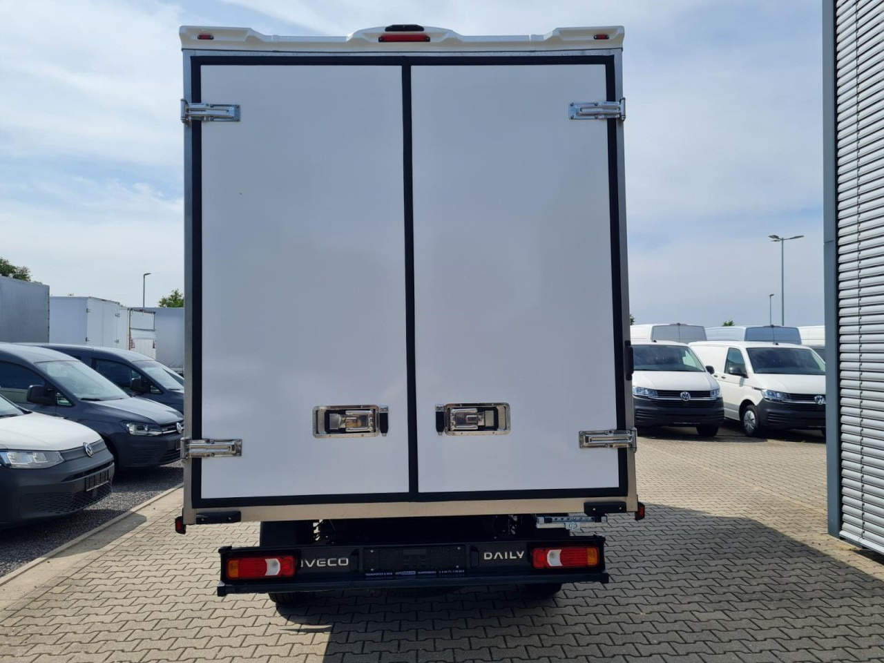 Iveco DAILY 35S18 Koffer Automatik ALU KAMERA NAVI TEMPOMAT - Фургон с закрытым кузовом: фото 5 Iveco DAILY 35S18 Koffer Automatik ALU KAMERA NAVI TEMPOMAT - Фургон с закрытым кузовом: фото 5