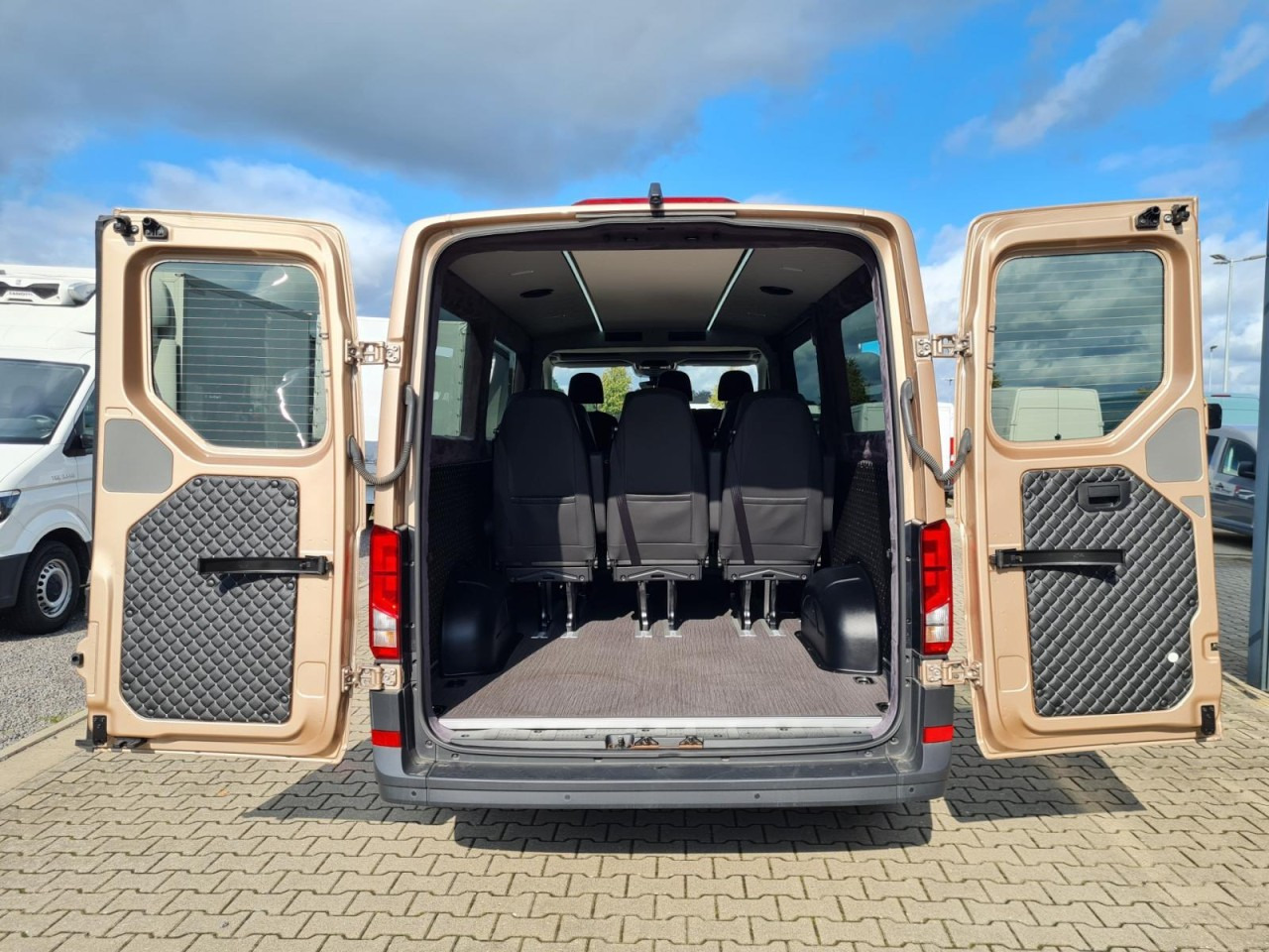 Man TGE 3.180 TDi Kombi 9 Sitze ALU KAMERA LED LEDER Sonderumbau в лизинг Man TGE 3.180 TDi Kombi 9 Sitze ALU KAMERA LED LEDER Sonderumbau: фото 7