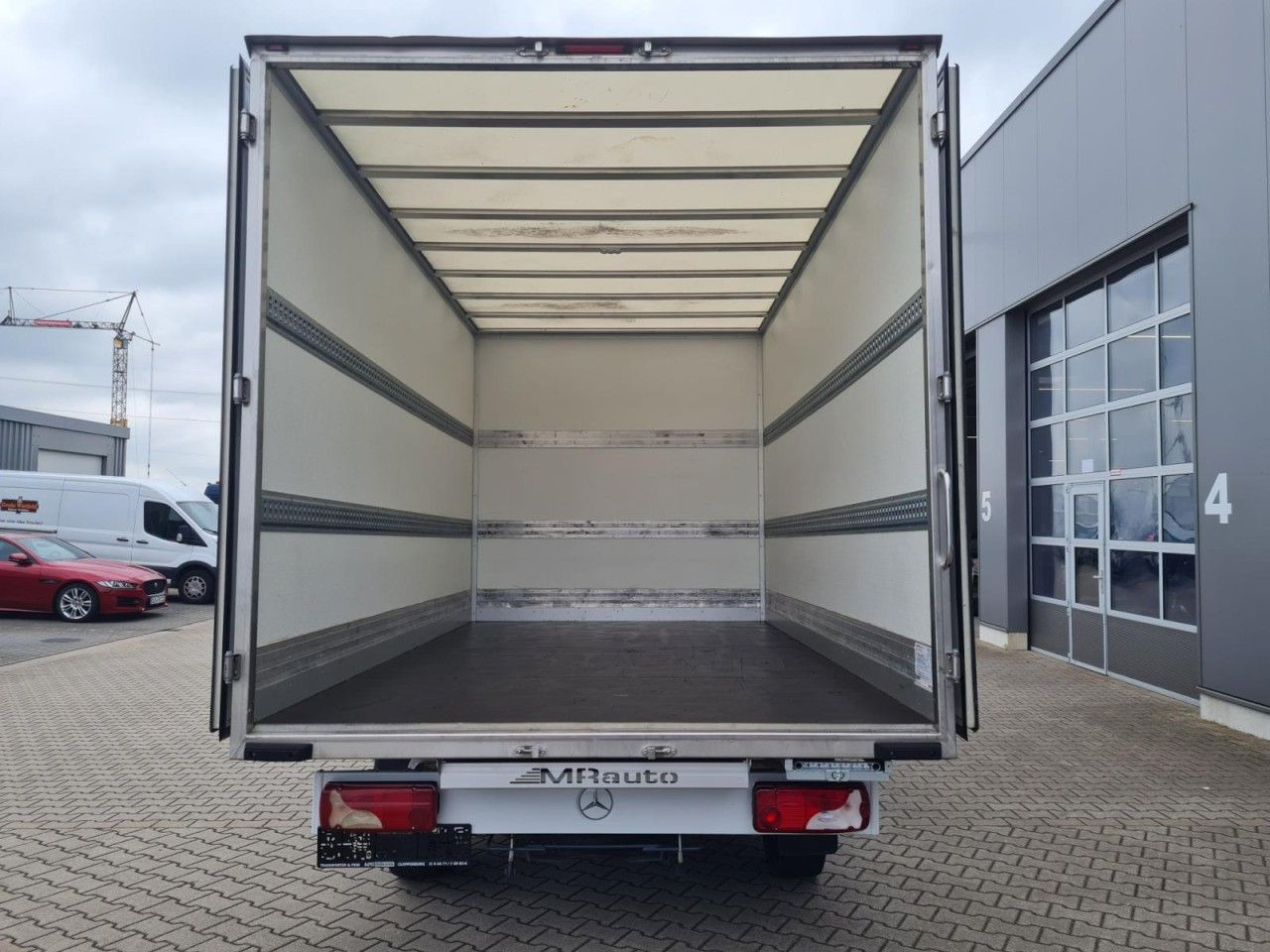 Mercedes-Benz Sprinter 315 CDI Koffer RWD KLIMA TEMPOMAT RWD - Фургон с закрытым кузовом: фото 5 Mercedes-Benz Sprinter 315 CDI Koffer RWD KLIMA TEMPOMAT RWD - Фургон с закрытым кузовом: фото 5