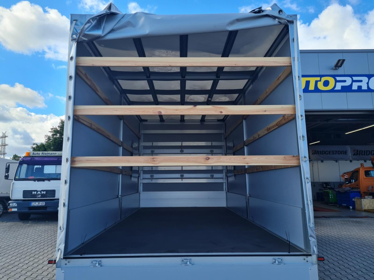 Mercedes-Benz Sprinter 317 Pritsche Plane Schlafkab RWD 10 Pal - Тентованный фургон: фото 5 Mercedes-Benz Sprinter 317 Pritsche Plane Schlafkab RWD 10 Pal - Тентованный фургон: фото 5