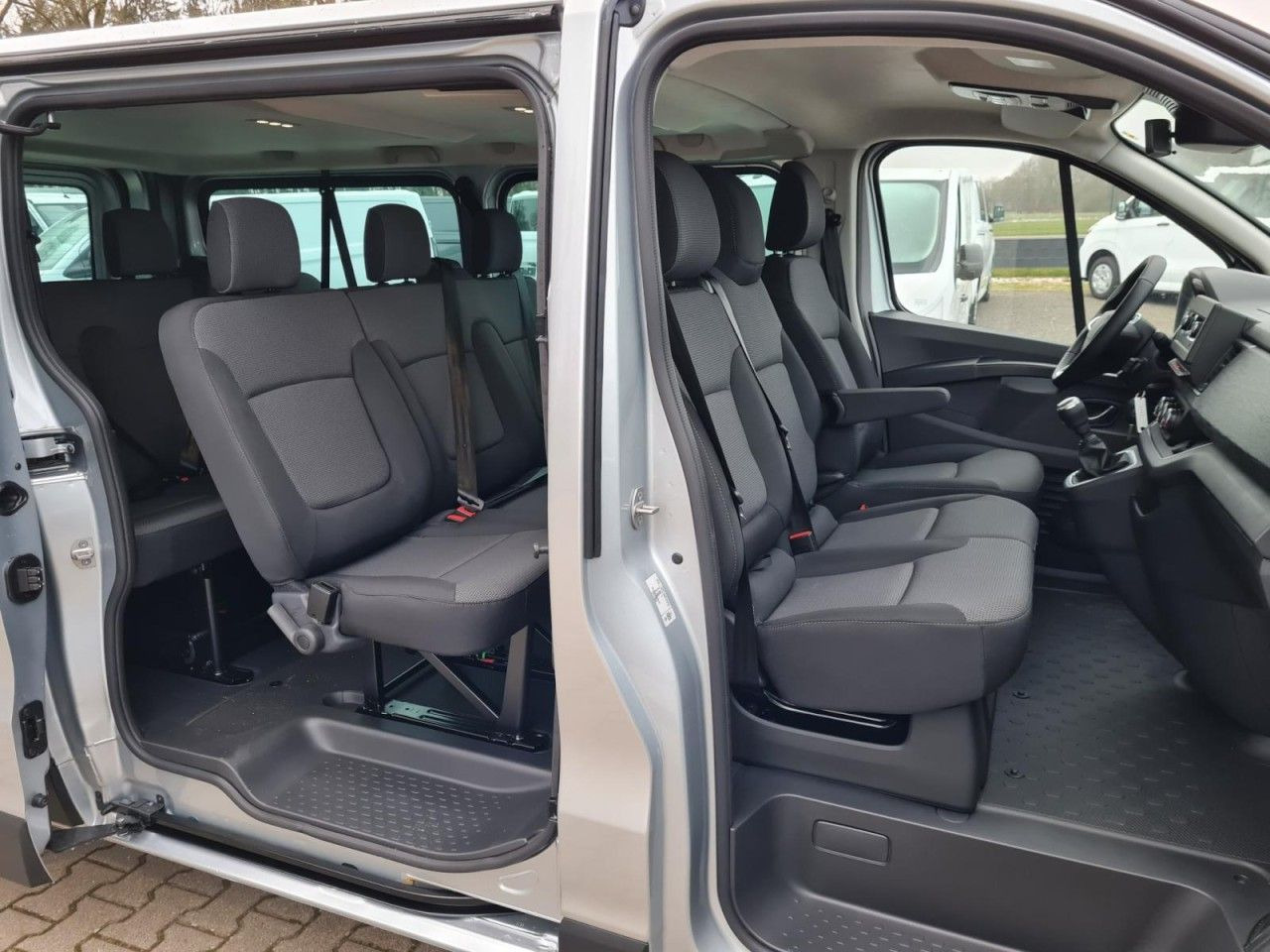 Renault Trafic Kombi 9-Sitze L2 Grand Equilibre KLIMA TE - Универсал: фото 4 Renault Trafic Kombi 9-Sitze L2 Grand Equilibre KLIMA TE - Универсал: фото 4