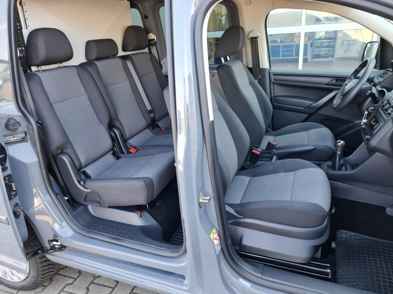 Volkswagen Caddy 4Motion TDi Kombi 5-Sitze TEMPO STHZ REGALSYSTEM - Грузопассажирский фургон: фото 4 Volkswagen Caddy 4Motion TDi Kombi 5-Sitze TEMPO STHZ REGALSYSTEM - Грузопассажирский фургон: фото 4