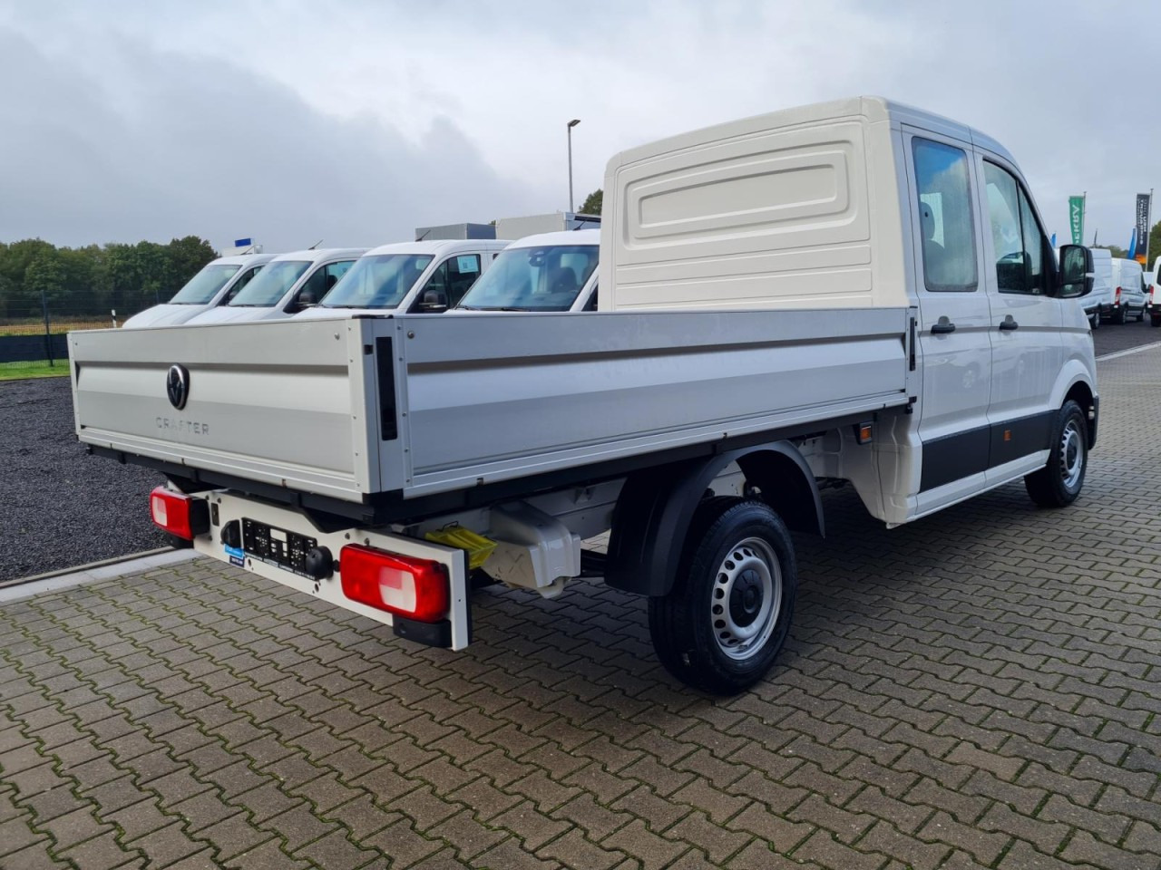 Volkswagen Crafter 35 Doka TDI Pritsche MR KLIMA TEMPOMAT - Малотоннажный бортовой грузовик, Грузопассажирский фургон: фото 4 Volkswagen Crafter 35 Doka TDI Pritsche MR KLIMA TEMPOMAT - Малотоннажный бортовой грузовик, Грузопассажирский фургон: фото 4
