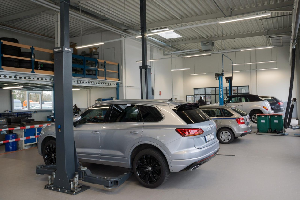 Volkswagen Crafter 35 Kasten TDI L4H3 AHK LED Tempom Ergositz - Цельнометаллический фургон: фото 4 Volkswagen Crafter 35 Kasten TDI L4H3 AHK LED Tempom Ergositz - Цельнометаллический фургон: фото 4