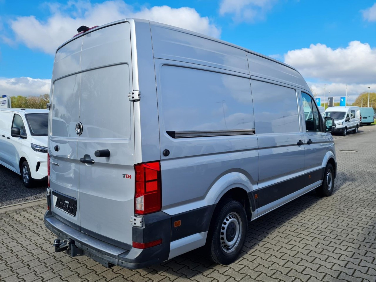 Volkswagen Crafter 35 Kasten TDI MR hoch NAVI KLIMA TEMPOMAT - Цельнометаллический фургон: фото 4 Volkswagen Crafter 35 Kasten TDI MR hoch NAVI KLIMA TEMPOMAT - Цельнометаллический фургон: фото 4