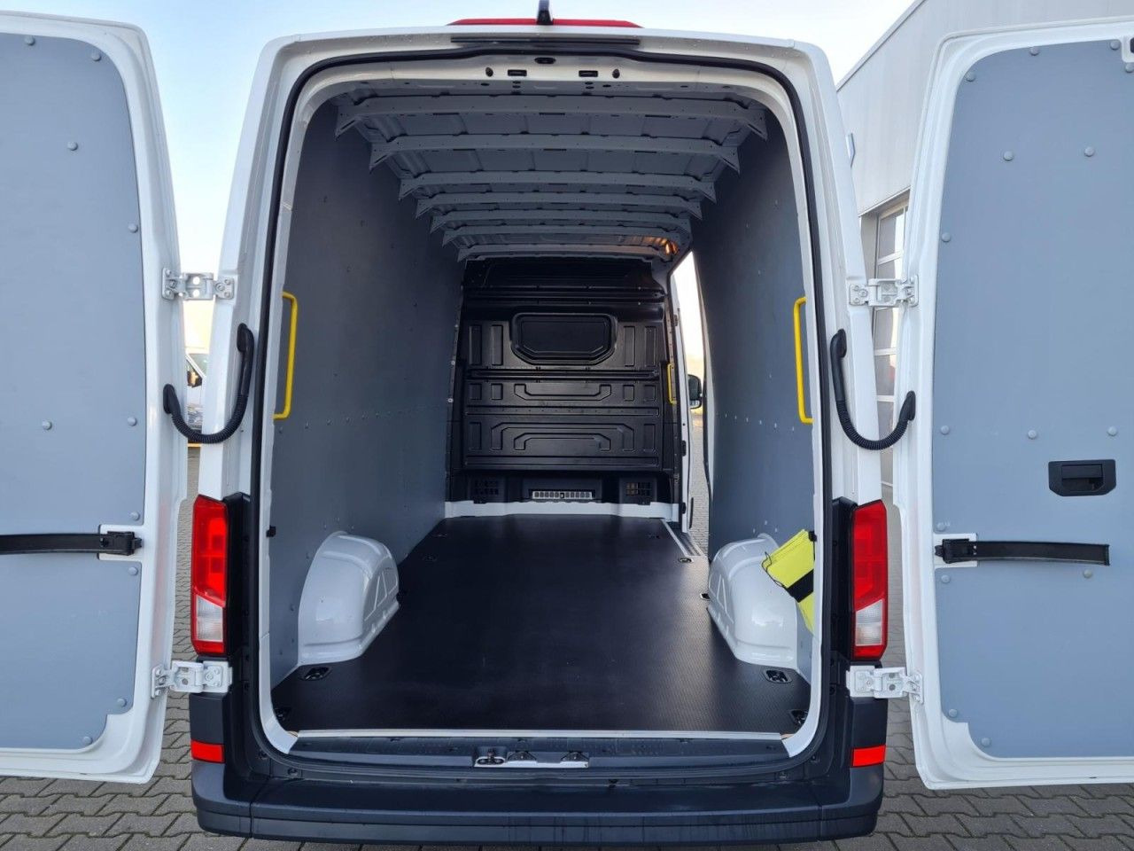 Volkswagen Crafter 35 Kasten lang L4H2 KAMERA NAVI_APP HOLZ - Цельнометаллический фургон: фото 5 Volkswagen Crafter 35 Kasten lang L4H2 KAMERA NAVI_APP HOLZ - Цельнометаллический фургон: фото 5