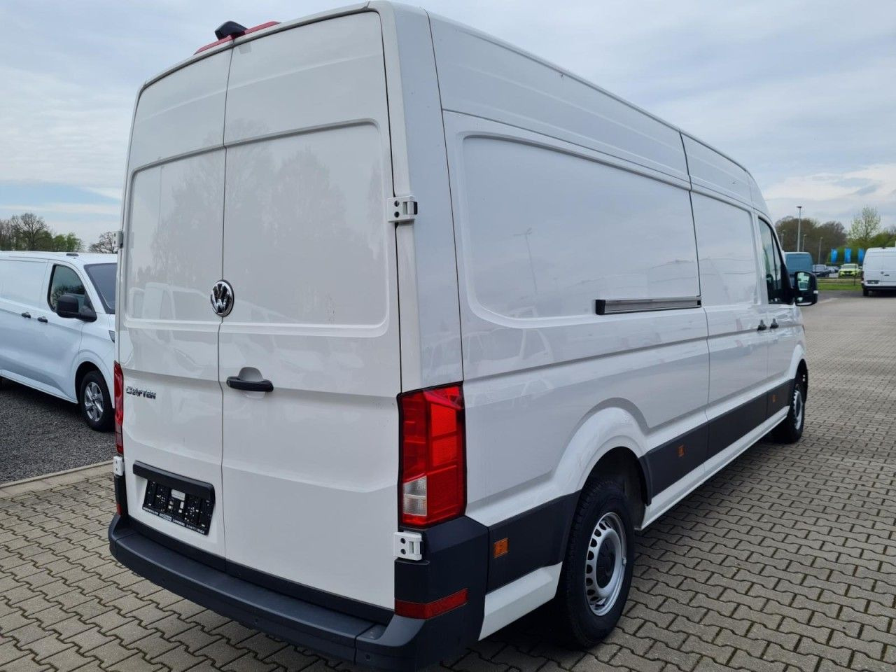 Volkswagen Crafter 35 Kasten lang L4H2 KLIMA NAVI_APP HOLZB Volkswagen Crafter 35 Kasten lang L4H2 KLIMA NAVI_APP HOLZB - Цельнометаллический фургон: фото 4 Volkswagen Crafter 35 Kasten lang L4H2 KLIMA NAVI_APP HOLZB Volkswagen Crafter 35 Kasten lang L4H2 KLIMA NAVI_APP HOLZB - Цельнометаллический фургон: фото 4
