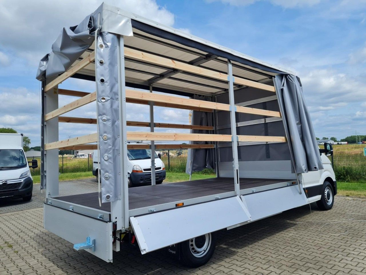 Volkswagen Crafter 35 TDI Pritsche Schiebe Plane LED TEMPOM - Тентованный фургон: фото 5 Volkswagen Crafter 35 TDI Pritsche Schiebe Plane LED TEMPOM - Тентованный фургон: фото 5