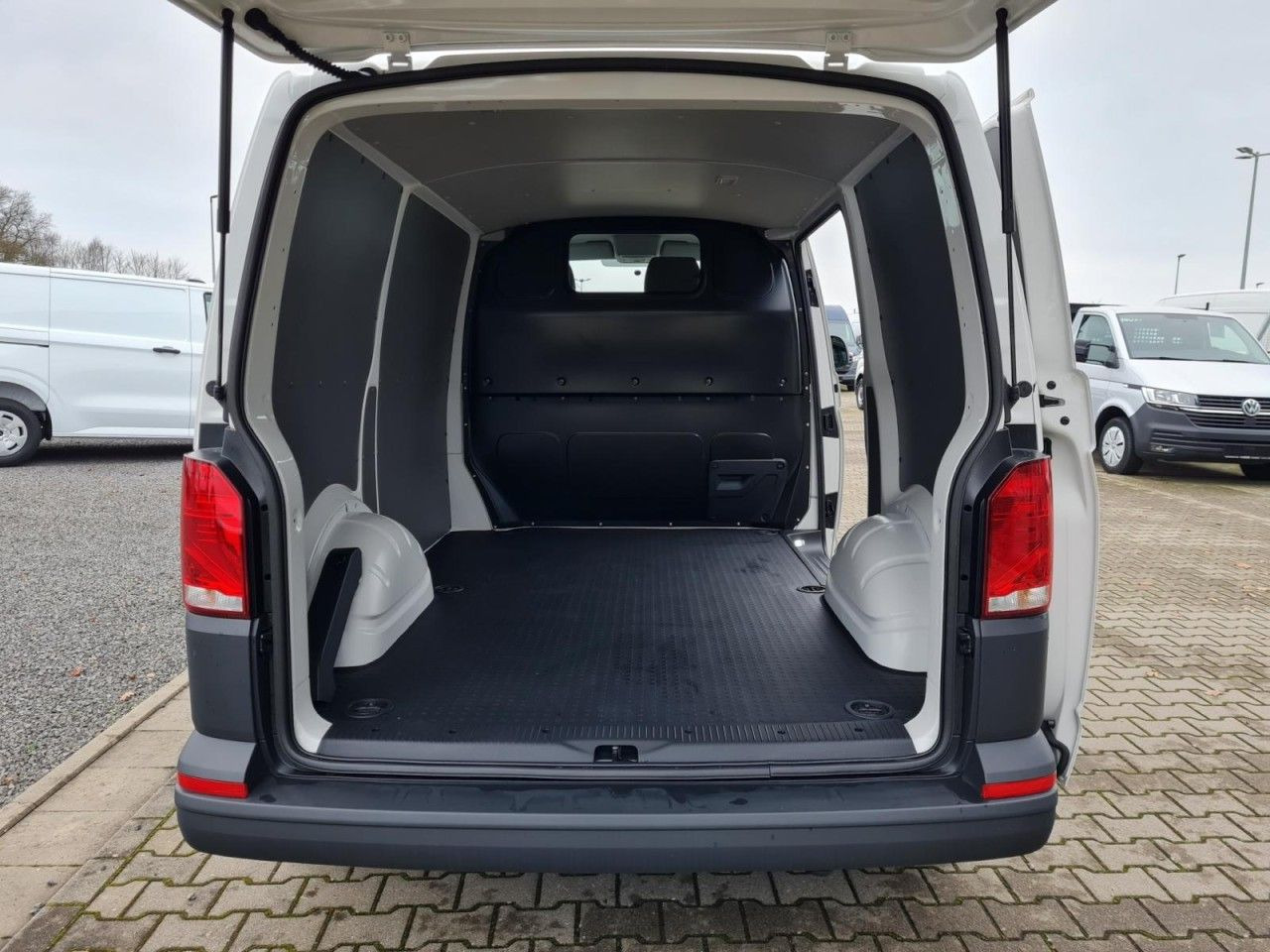 Volkswagen T6.1 Kasten L1 KR Heckklappe KAMERA KLIMA ALLWET - Легковой фургон: фото 5 Volkswagen T6.1 Kasten L1 KR Heckklappe KAMERA KLIMA ALLWET - Легковой фургон: фото 5