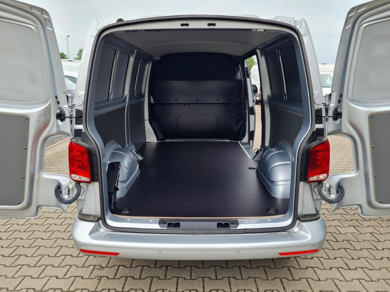 Volkswagen T6.1 Kasten TDI lang DSG LED KAMERA TEMPOMAT - Легковой фургон: фото 5 Volkswagen T6.1 Kasten TDI lang DSG LED KAMERA TEMPOMAT - Легковой фургон: фото 5