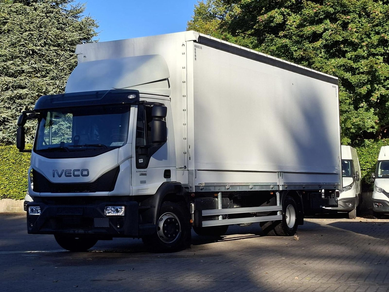 Iveco ML120E25/P JUNGE KOFFER LBW 1,5t AHK 185 kW (... - Грузовик: фото 1 Iveco ML120E25/P JUNGE KOFFER LBW 1,5t AHK 185 kW (... - Грузовик: фото 1