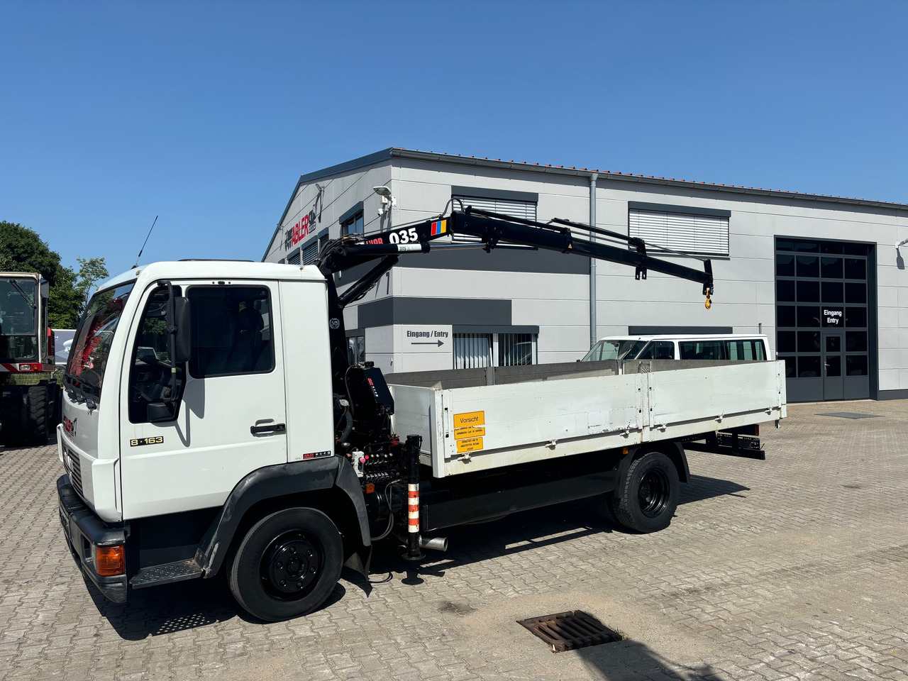 MAN 8.163 L2000 Pritsche+Kran Hiab 035 - Грузовик бортовой/ Платформа, Автоманипулятор: фото 2 MAN 8.163 L2000 Pritsche+Kran Hiab 035 - Грузовик бортовой/ Платформа, Автоманипулятор: фото 2