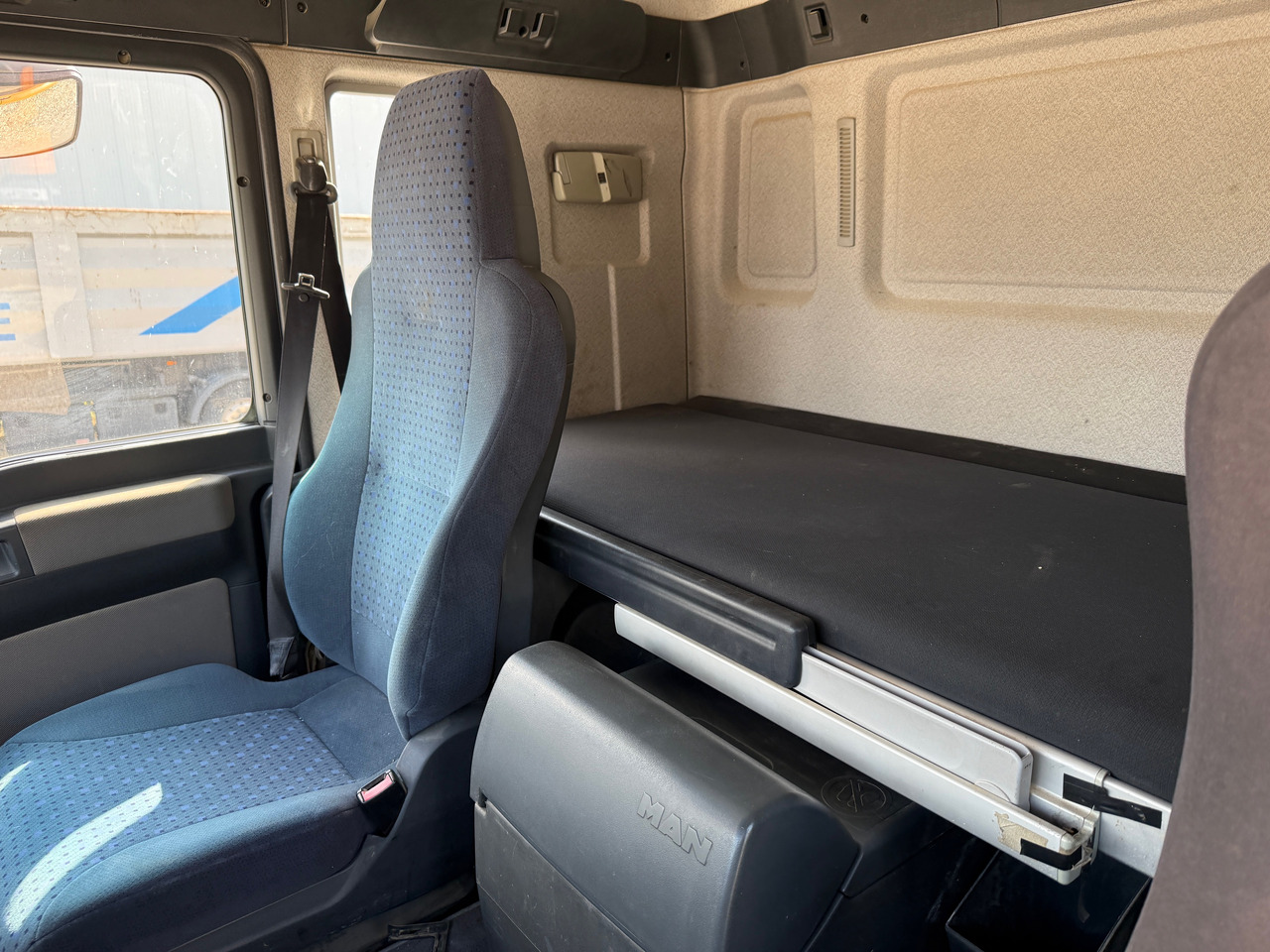 Самосвал MAN TGA 26.480 6x4 SZM mit Kippauflieger: фото 14 Самосвал MAN TGA 26.480 6x4 SZM mit Kippauflieger: фото 14