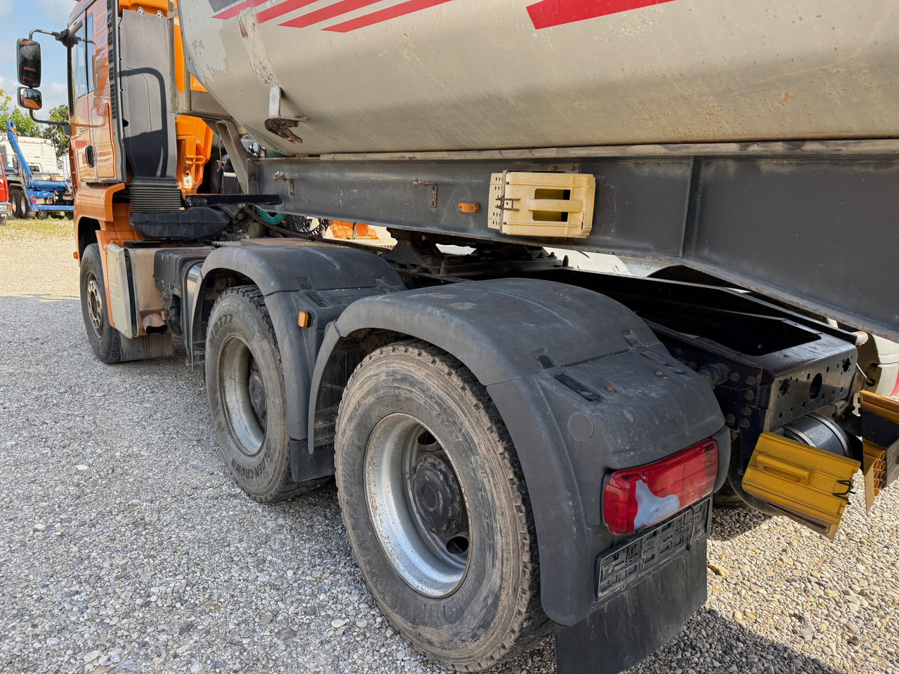 Самосвал MAN TGA 26.480 6x4 SZM mit Kippauflieger: фото 18 Самосвал MAN TGA 26.480 6x4 SZM mit Kippauflieger: фото 18