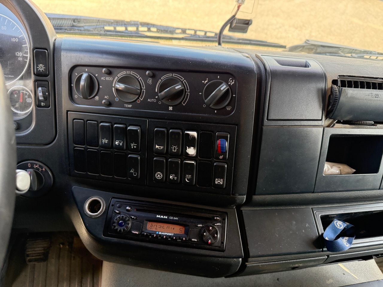 Самосвал MAN TGA 26.480 6x4 SZM mit Kippauflieger: фото 16 Самосвал MAN TGA 26.480 6x4 SZM mit Kippauflieger: фото 16