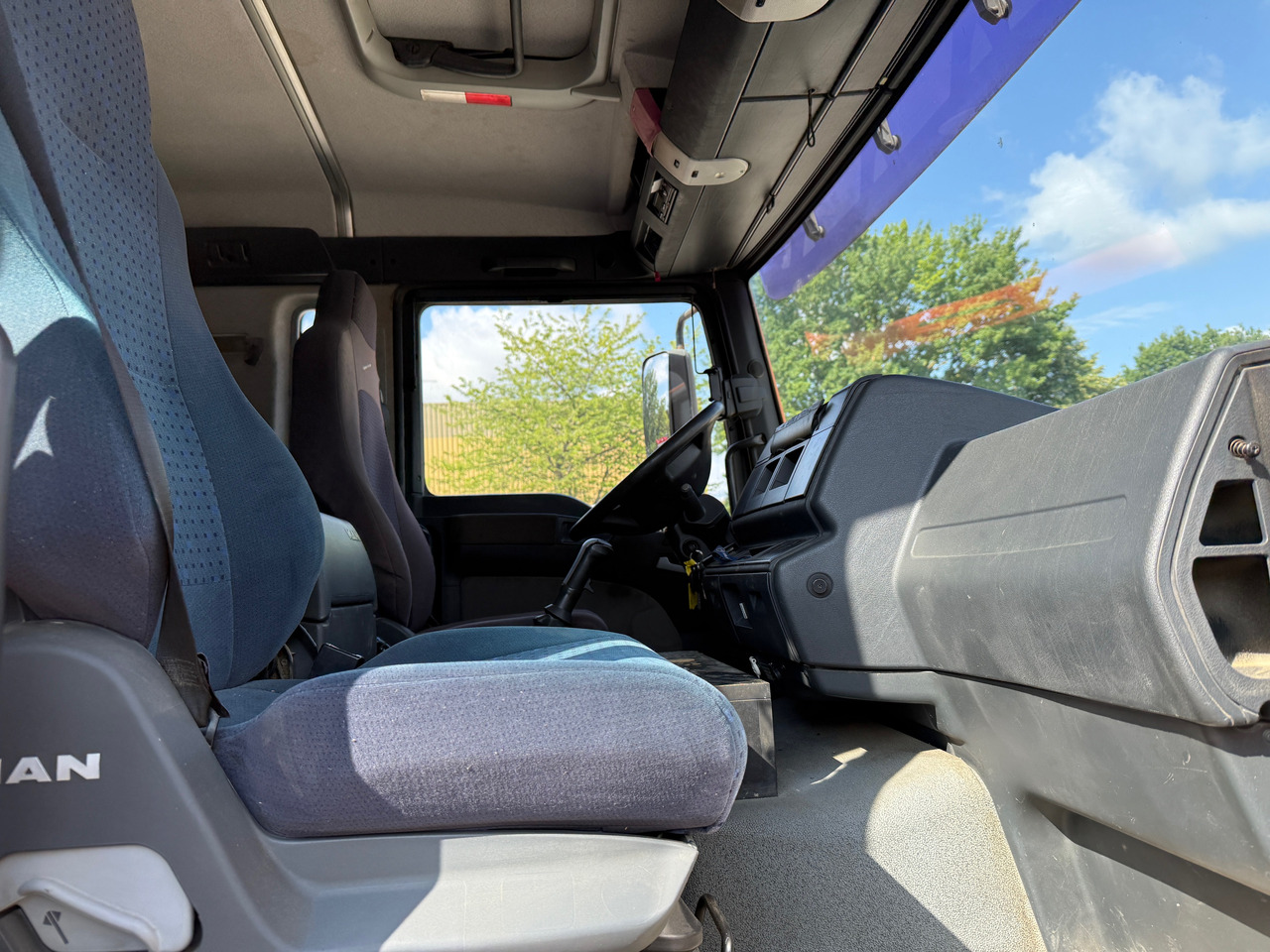 Самосвал MAN TGA 26.480 6x4 SZM mit Kippauflieger: фото 10 Самосвал MAN TGA 26.480 6x4 SZM mit Kippauflieger: фото 10