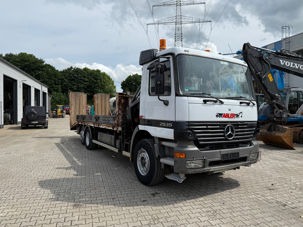 Mercedes-Benz 2535 Actros MP1 Baumaschinentransporter mit Kran und Rampen - Автовоз, Автоманипулятор: фото 3 Mercedes-Benz 2535 Actros MP1 Baumaschinentransporter mit Kran und Rampen - Автовоз, Автоманипулятор: фото 3