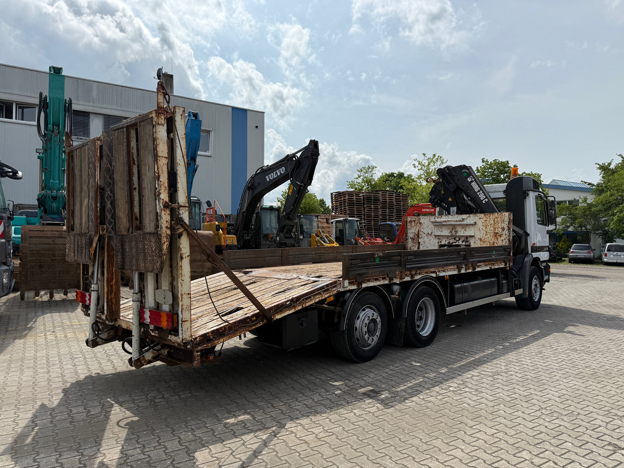 Mercedes-Benz 2535 Actros MP1 Baumaschinentransporter mit Kran und Rampen - Автовоз, Автоманипулятор: фото 4 Mercedes-Benz 2535 Actros MP1 Baumaschinentransporter mit Kran und Rampen - Автовоз, Автоманипулятор: фото 4