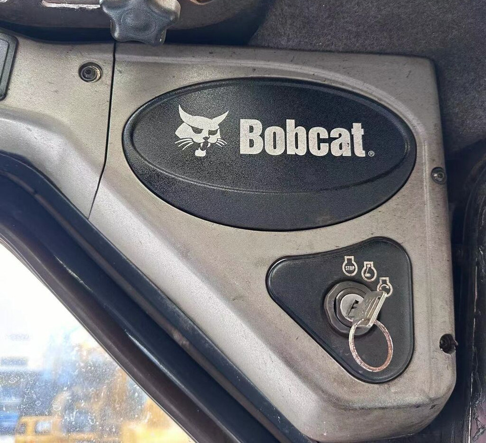 Bobcat S160 - Мини-погрузчик с бортовым поворотом: фото 3 Bobcat S160 - Мини-погрузчик с бортовым поворотом: фото 3