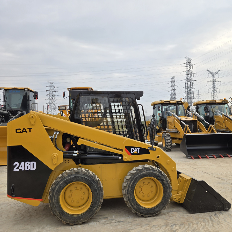 CATERPILLAR 246D - Мини-погрузчик с бортовым поворотом: фото 5 CATERPILLAR 246D - Мини-погрузчик с бортовым поворотом: фото 5