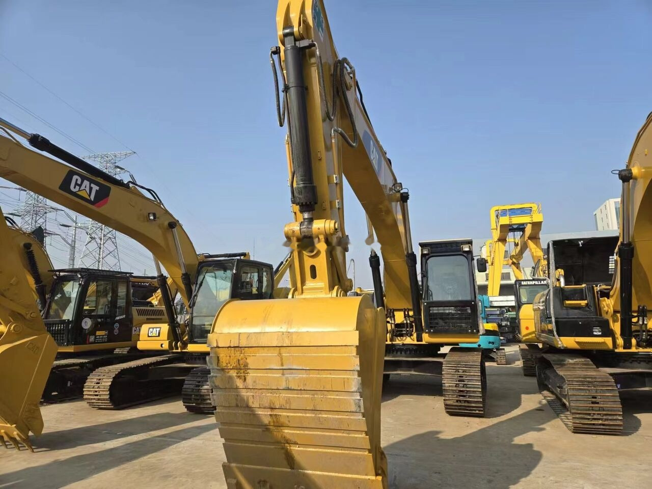 Caterpillar 330D2L - Гусеничный экскаватор: фото 3 Caterpillar 330D2L - Гусеничный экскаватор: фото 3
