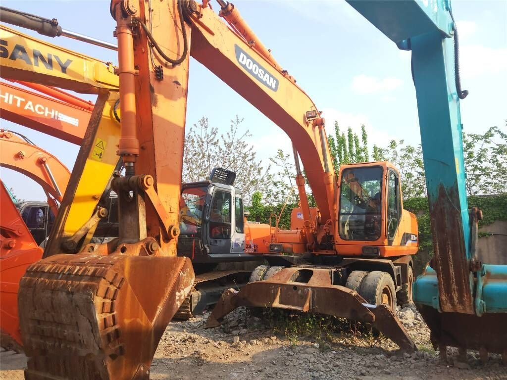 Doosan DH 210 W-7 - Колёсный экскаватор: фото 4 Doosan DH 210 W-7 - Колёсный экскаватор: фото 4