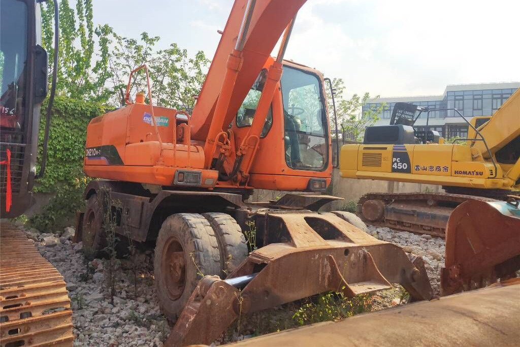 Doosan DH 210 W-7 - Колёсный экскаватор: фото 2 Doosan DH 210 W-7 - Колёсный экскаватор: фото 2