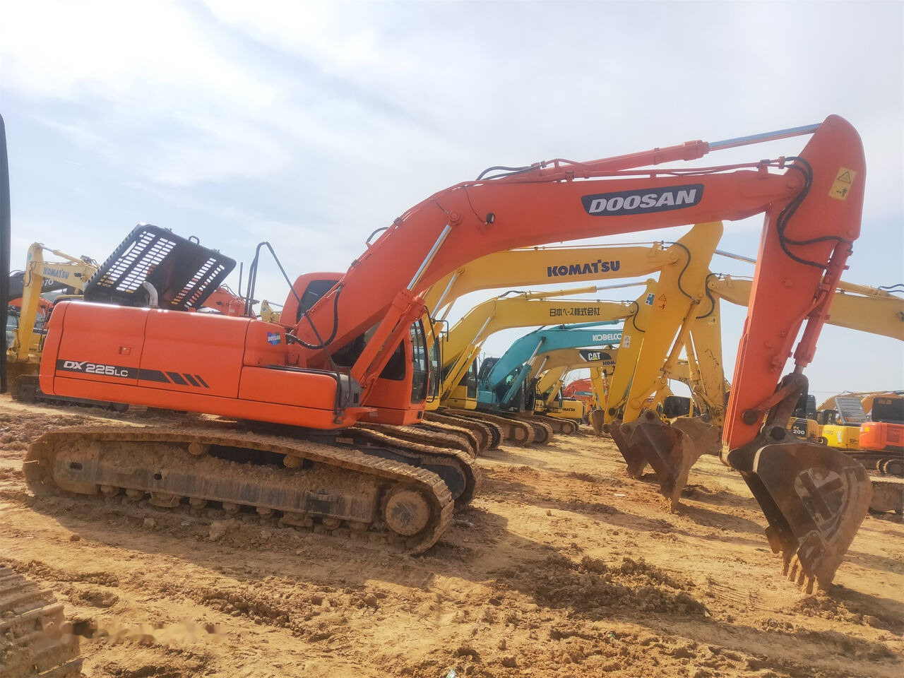 Doosan DX225LC - Гусеничный экскаватор: фото 4 Doosan DX225LC - Гусеничный экскаватор: фото 4