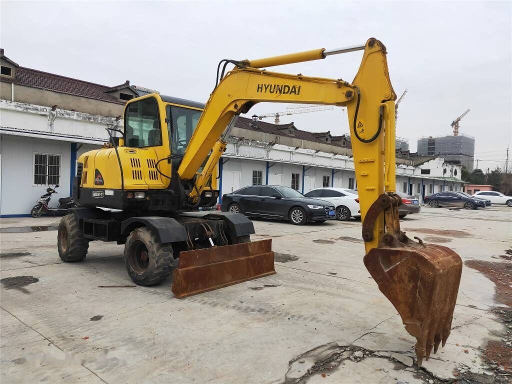 Hyundai Robex 60 W-7 - Колёсный экскаватор: фото 1 Hyundai Robex 60 W-7 - Колёсный экскаватор: фото 1
