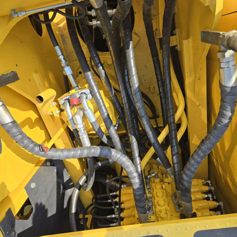 Экскаватор KOMATSU PC210: фото 9 Экскаватор KOMATSU PC210: фото 9