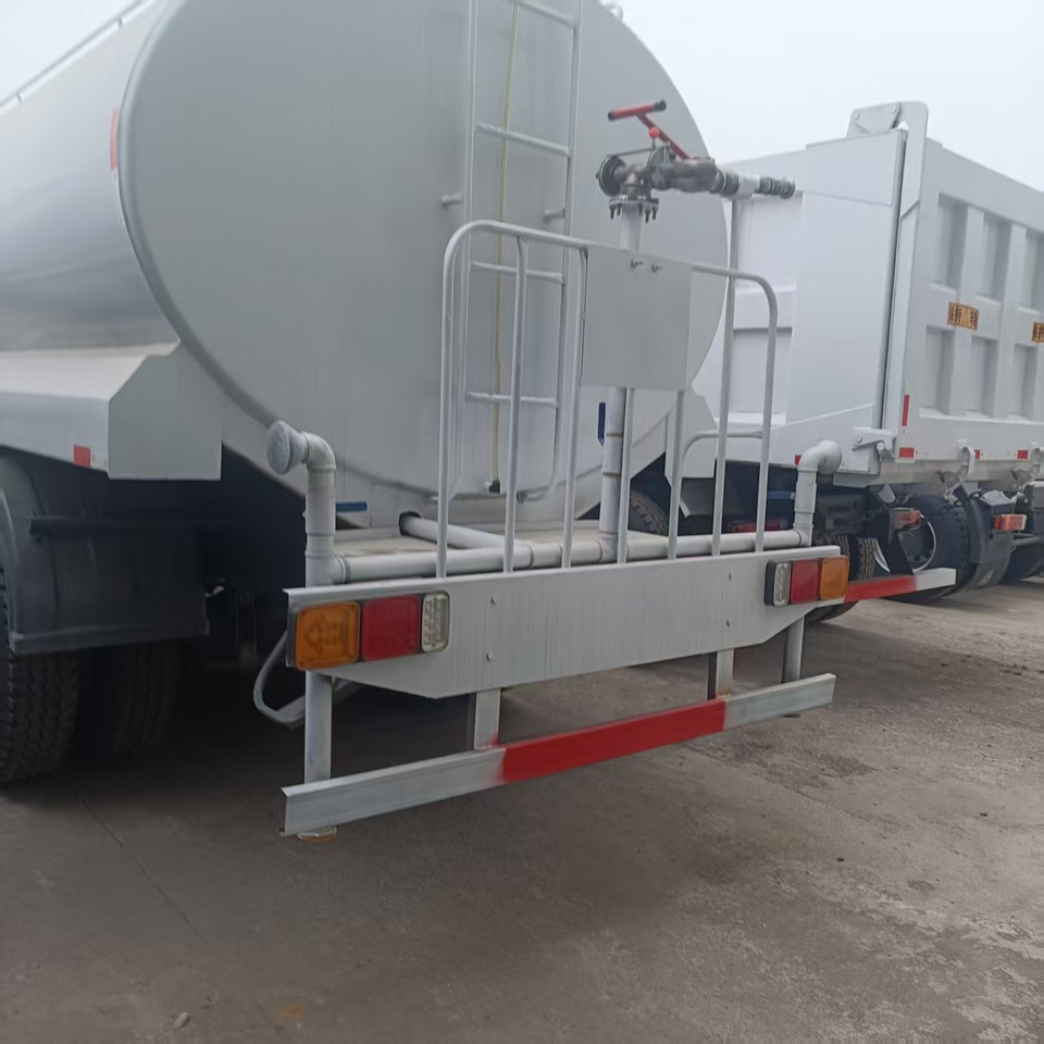 Sinotruk HOWO 375 6*4 Sprinkler - Коммунальная/ Специальная техника: фото 2 Sinotruk HOWO 375 6*4 Sprinkler - Коммунальная/ Специальная техника: фото 2