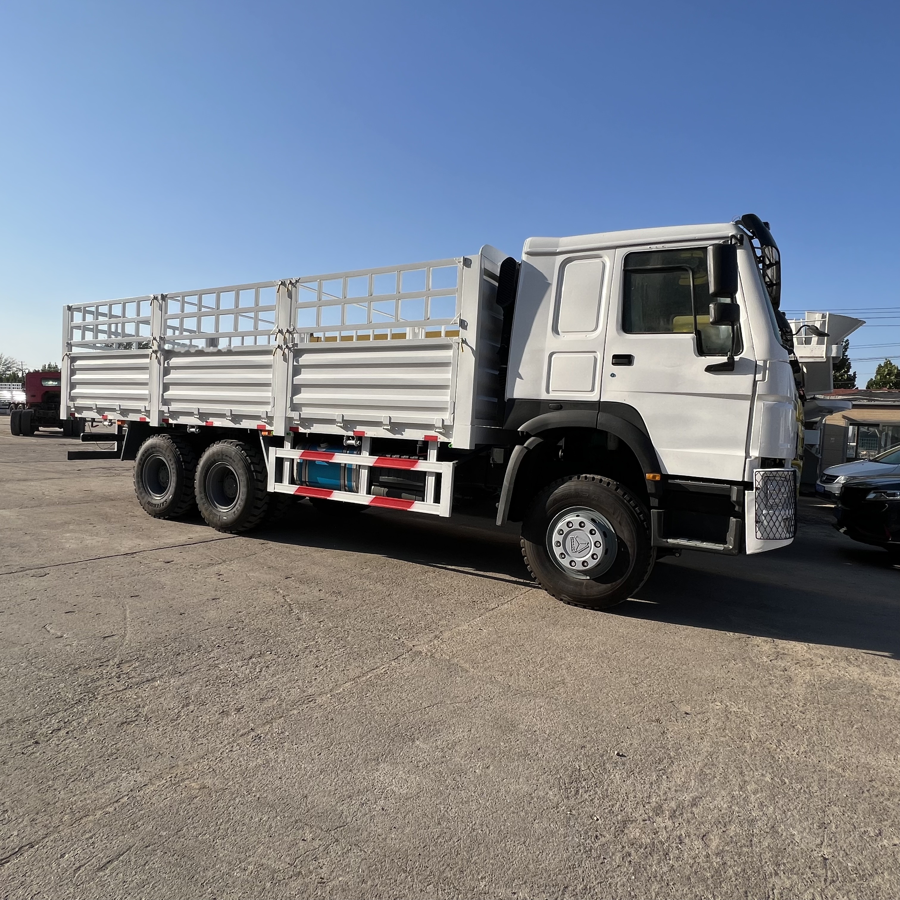 Sinotruk HOWO 371 6*4 Fence truck - Грузовик бортовой/ Платформа: фото 4 Sinotruk HOWO 371 6*4 Fence truck - Грузовик бортовой/ Платформа: фото 4