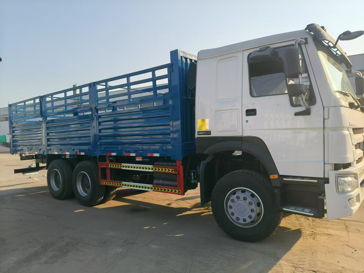 Sinotruk HOWO 371 6*4 Fence truck - Грузовик бортовой/ Платформа: фото 2 Sinotruk HOWO 371 6*4 Fence truck - Грузовик бортовой/ Платформа: фото 2