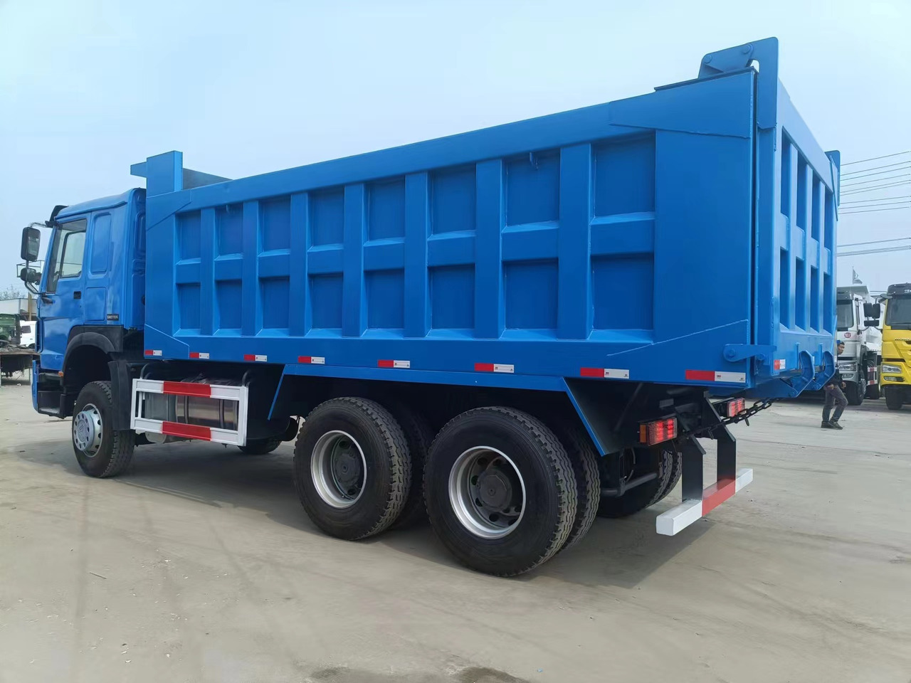 Sinotruk HOWO 371 6*4 dump truck - Мини-самосвал: фото 2 Sinotruk HOWO 371 6*4 dump truck - Мини-самосвал: фото 2