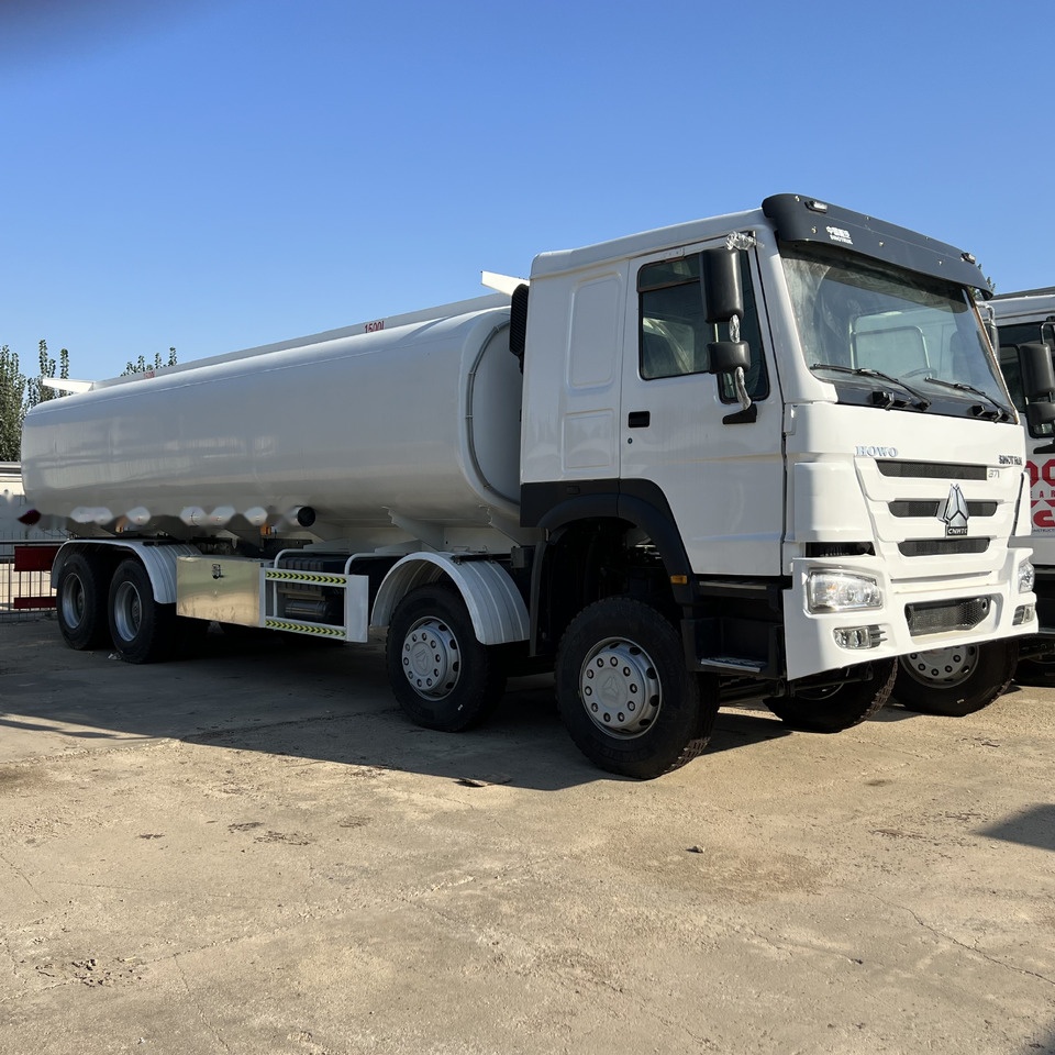 Sinotruk HOWO 371 8*4 Tank truck - Грузовик-цистерна: фото 1 Sinotruk HOWO 371 8*4 Tank truck - Грузовик-цистерна: фото 1