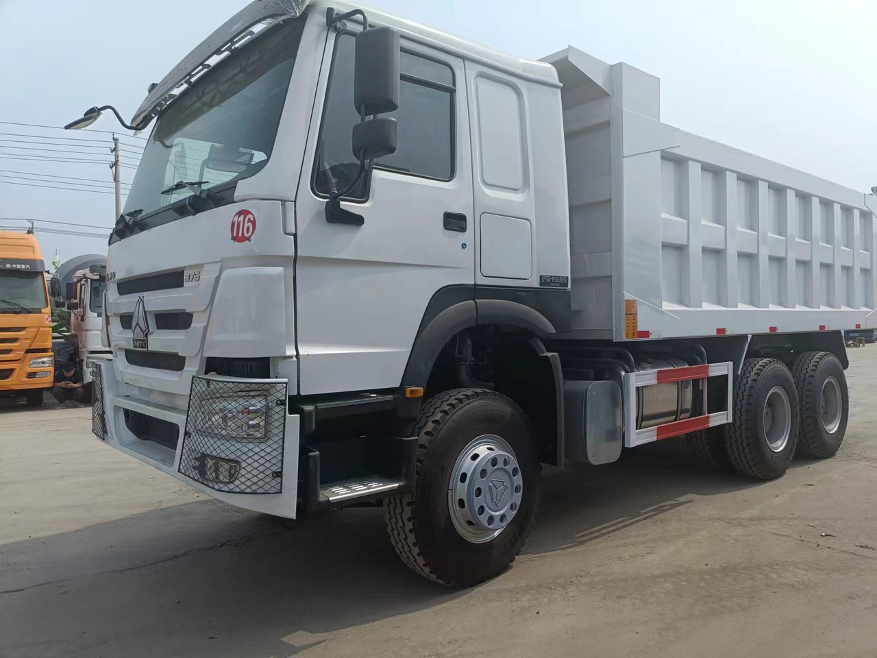 Sinotruk HOWO 375 6*4 dump truck - Мини-самосвал: фото 2 Sinotruk HOWO 375 6*4 dump truck - Мини-самосвал: фото 2