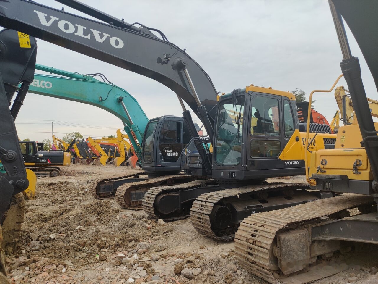 Volvo EC210B - Гусеничный экскаватор: фото 1 Volvo EC210B - Гусеничный экскаватор: фото 1